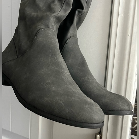 Mid Calf Boot - Picture 2 of 4